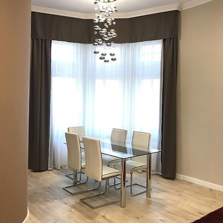Gozsdu Glamour Apartment บูดาเปสต์ ภายนอก รูปภาพ