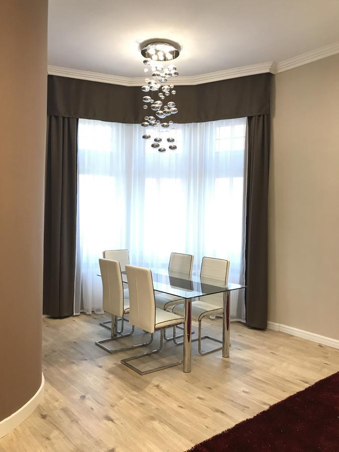 Gozsdu Glamour Apartment บูดาเปสต์ ภายนอก รูปภาพ